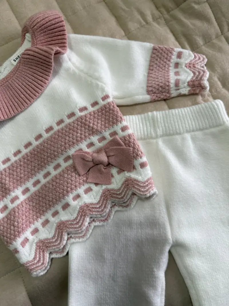 Conjunto de bebé Shein blanco y rosado con lazo - 4