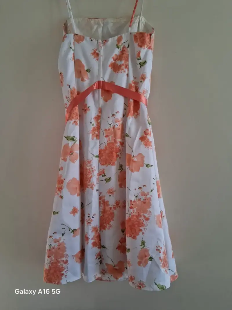 Vestido floral blanco con detalles naranjas - 2