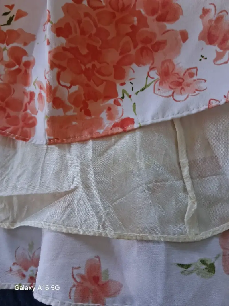 Vestido floral blanco con detalles naranjas - 3