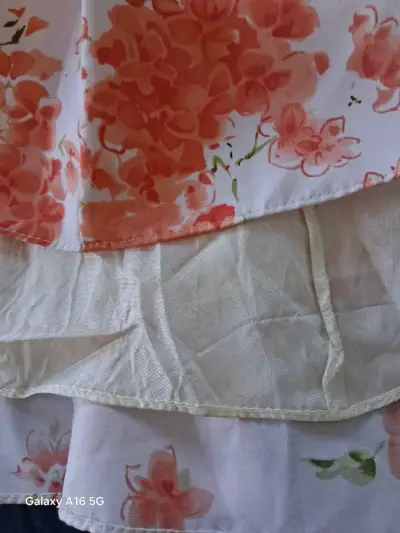 Vestido floral blanco con detalles naranjas - miniatura 3