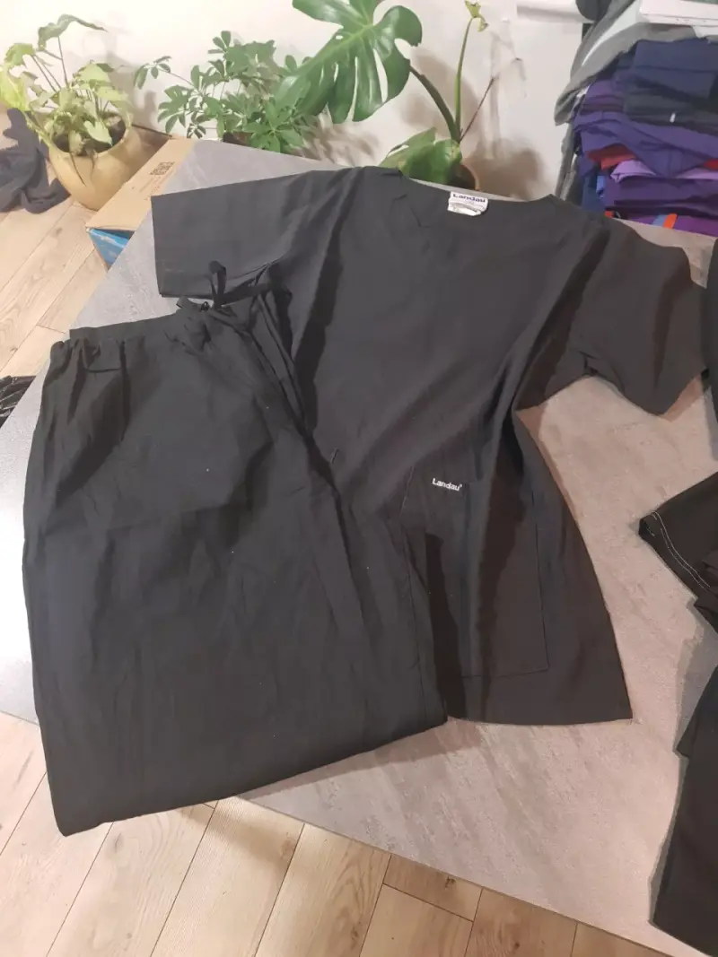 Uniformes clínicos - 2