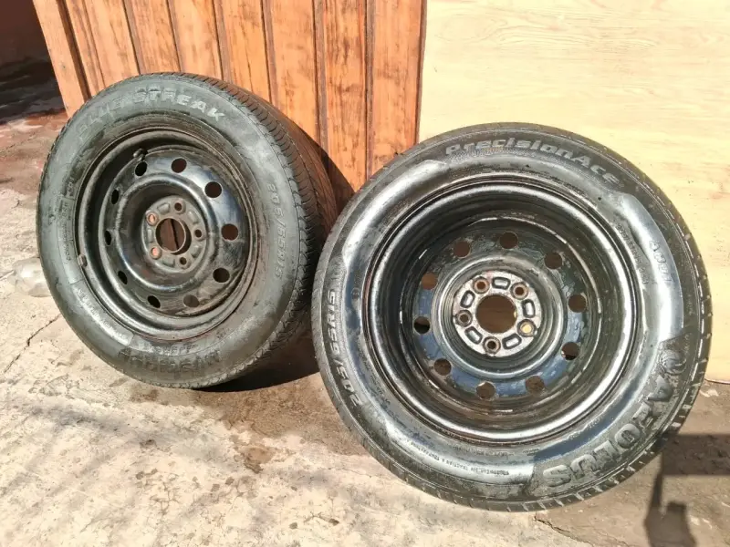 Llanta+ neumático poco uso 205/65 R15 - 1