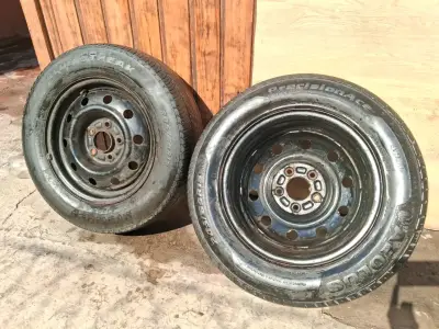 Llanta+ neumático poco uso 205/65 R15 - miniatura 1