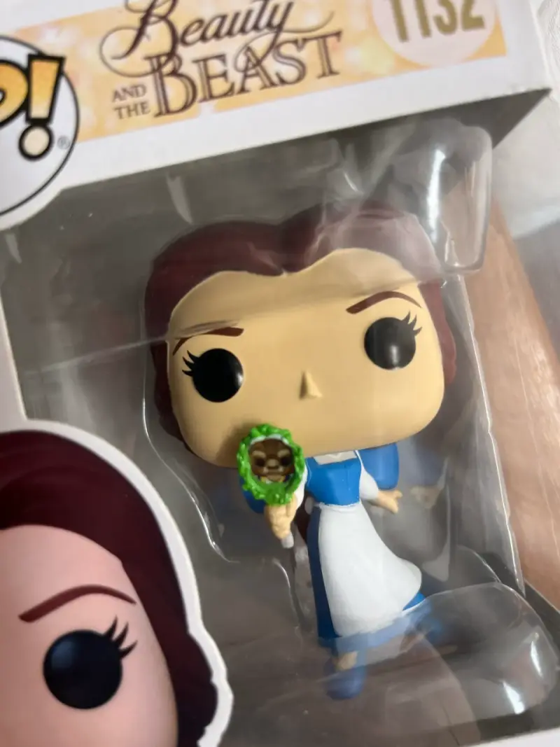 Figura Funko Pop Belle La Bella y la Bestia - 5