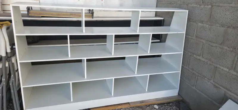 Mueble de exhibición de productos blanco - 2