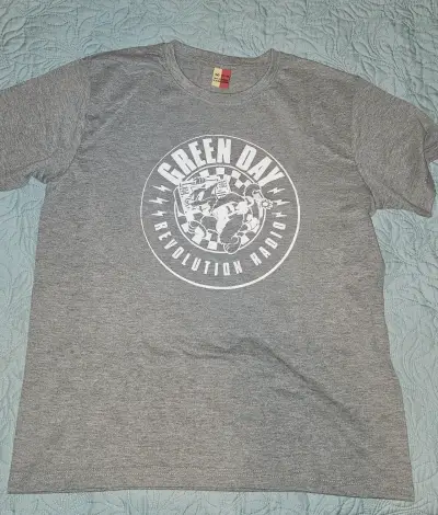 Polera gris con diseño 'Adopt a Plant' - miniatura 2