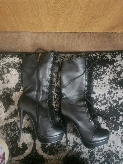 Botas de cuero negras con tacón alto - miniatura 2