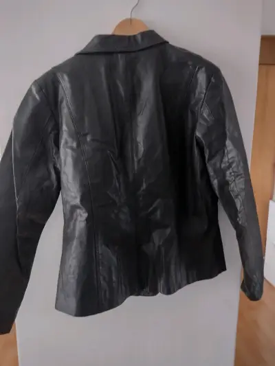 Chaqueta de cuero negra para mujer - miniatura 2