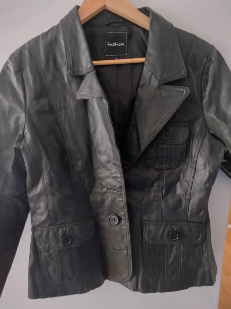 Chaqueta de cuero negra para mujer - 4