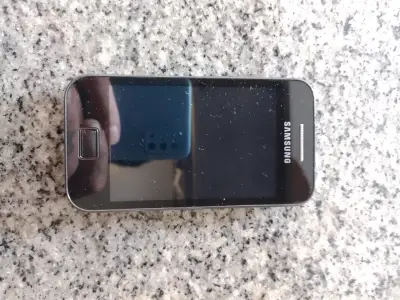 Teléfono Samsung Galaxy Ace en buen estado - miniatura 1