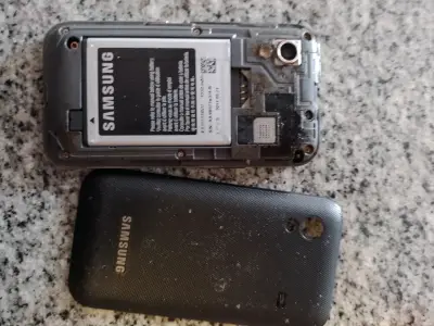 Teléfono Samsung Galaxy Ace en buen estado - miniatura 3