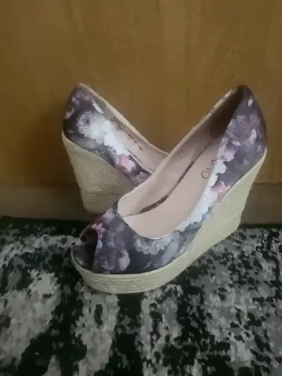 Zapatos de cuña floral con plataforma - miniatura 3