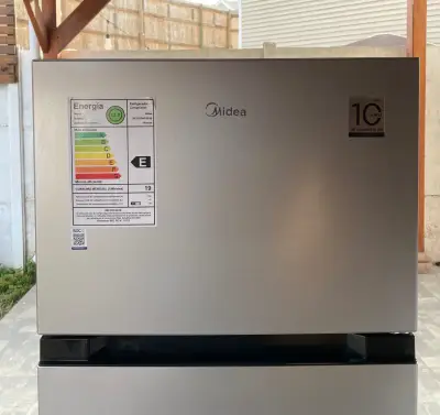Refrigerador Midea de dos puertas en acero inoxidable - miniatura 1