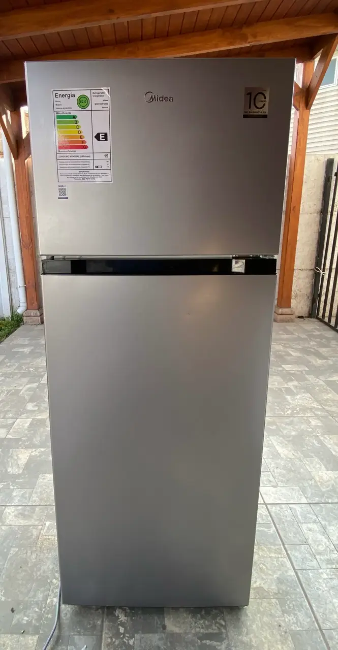 Refrigerador Midea de dos puertas en acero inoxidable - 2