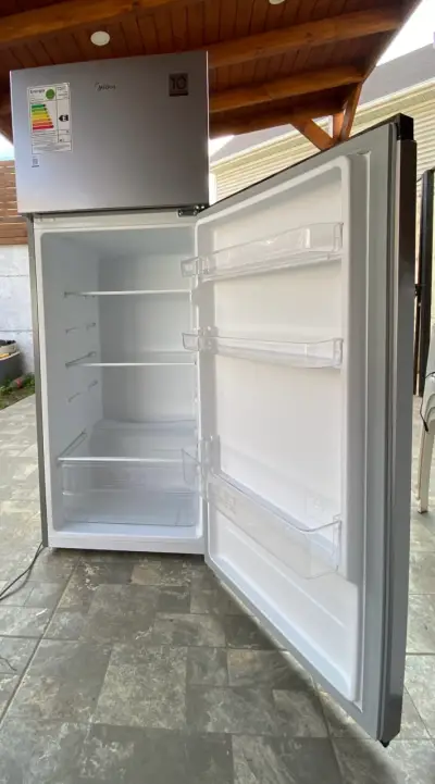 Refrigerador Midea de dos puertas en acero inoxidable - miniatura 3