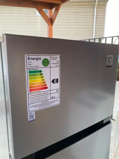 Refrigerador Midea de dos puertas en acero inoxidable - miniatura 4