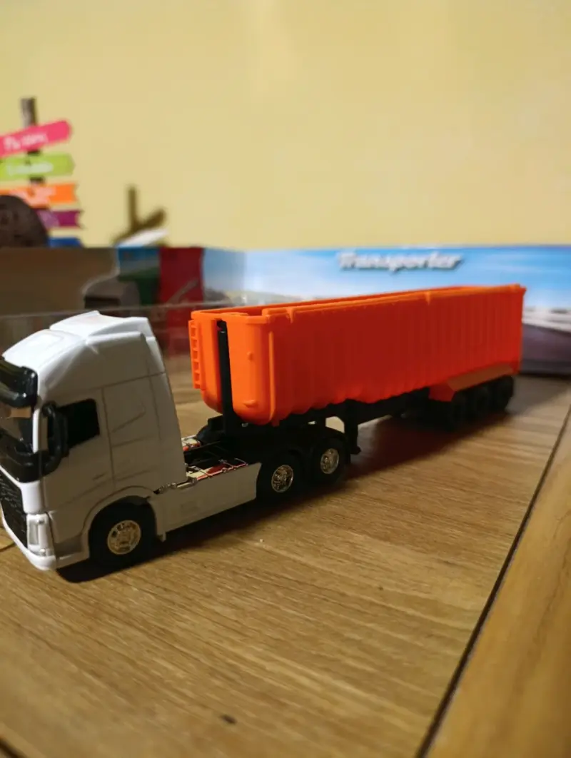 Camión de Juguete Volvo FH Transporter 1:64 - 2