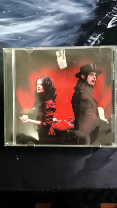 The White Stripes 'Get Behind Me Satan' - miniatura 1