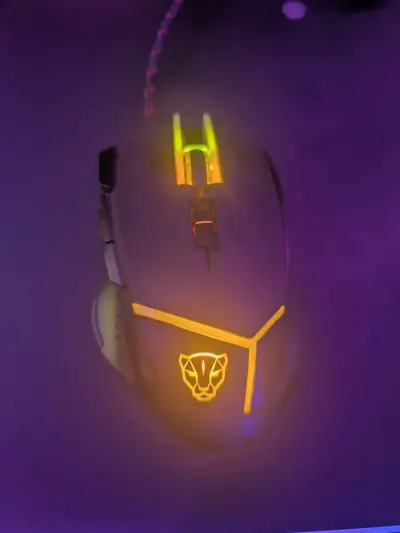 Mouse gamer con luces LED RGB - miniatura 2