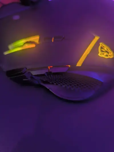 Mouse gamer con luces LED RGB - miniatura 3