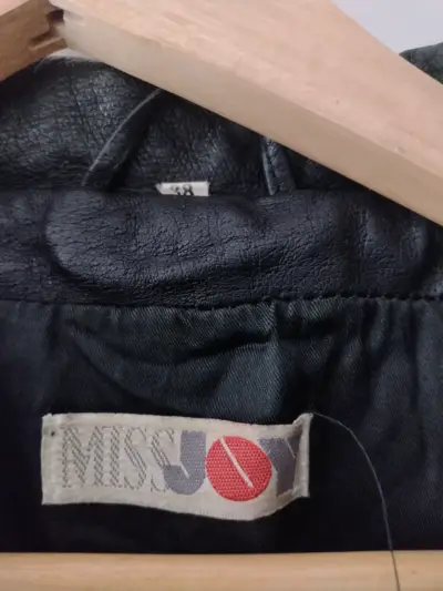 Chaqueta de cuero negra para mujer - miniatura 2