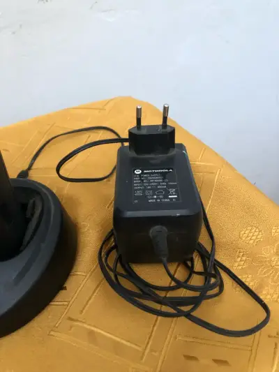 Radio Motorola DEP 450 con cargador - miniatura 3