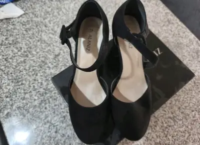 Zapatos de tacón negro Alaniz en buen estado - miniatura 2