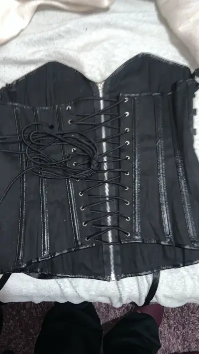 Corset negro con cierre y hebillas - miniatura 3
