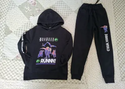 Conjunto de polerón y pantalón Jurassic World para niños - miniatura 1