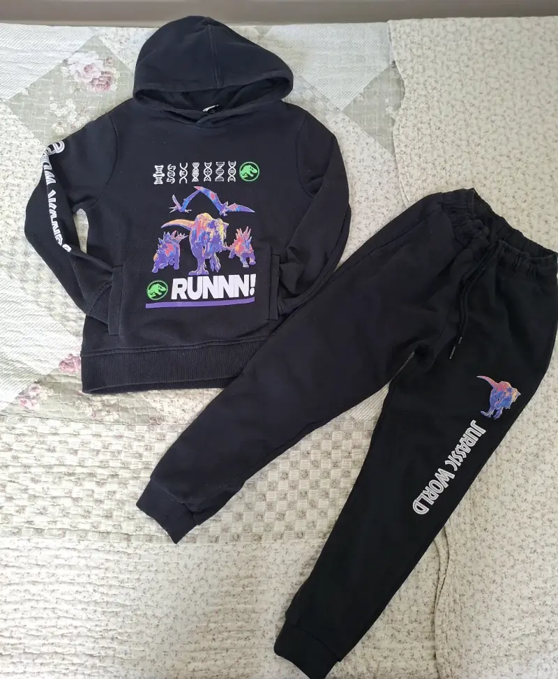 Conjunto de polerón y pantalón Jurassic World para niños - 2