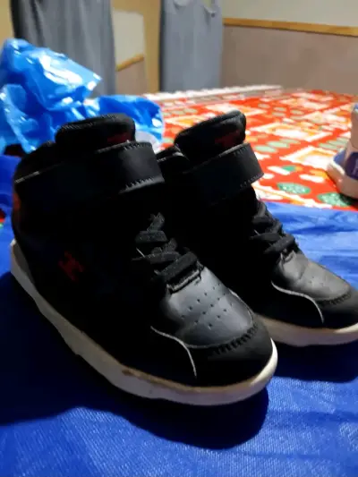 Botas Negras Altas con Hebilla y zapatillas - miniatura 4