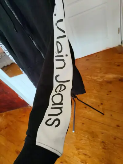 Polerón Calvin Klein Jeans negro con capucha - miniatura 5