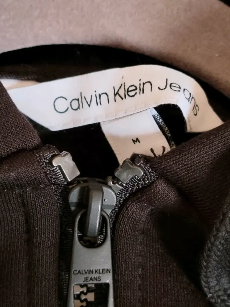 Polerón Calvin Klein Jeans negro con capucha - 6