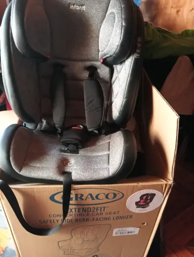 Silla de auto convertible Graco Extend2Fit gris - miniatura 1