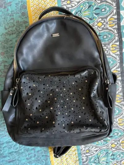 Mochila negra - miniatura 1