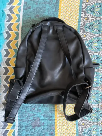 Mochila negra - miniatura 2