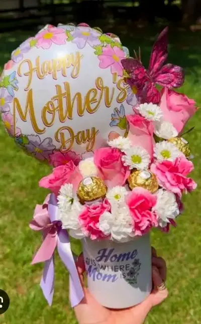 Arreglo floral con globo para cumpleaños - miniatura 2