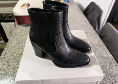Botines de cuero negro con textura de serpiente - miniatura 3