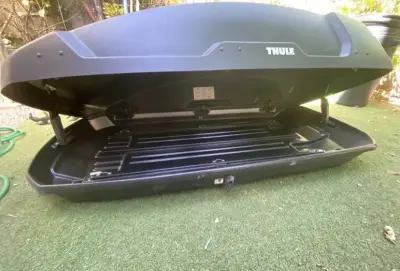 Baúl portaequipaje Thule negro con llaves - miniatura 1