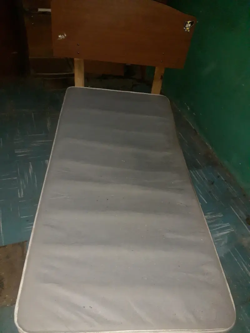 Cama individual, plaza y media, sin colchon... - 1