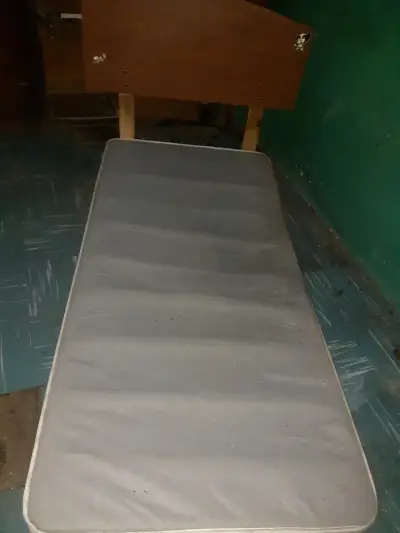 Cama individual, plaza y media, sin colchon... - miniatura 1