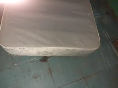 Cama individual, plaza y media, sin colchon... - miniatura 2