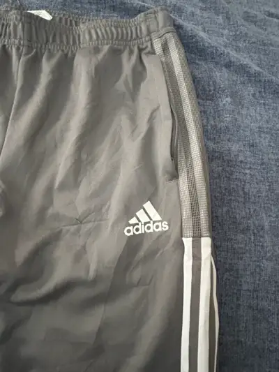 Pantalones deportivos grises Adidas Primegreen - miniatura 2