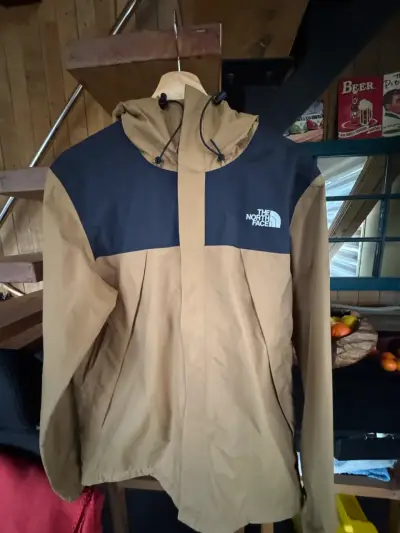 Chaqueta impermeable The North Face marrón y negra - miniatura 1