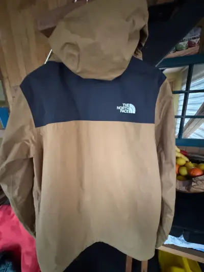 Chaqueta impermeable The North Face marrón y negra - miniatura 5