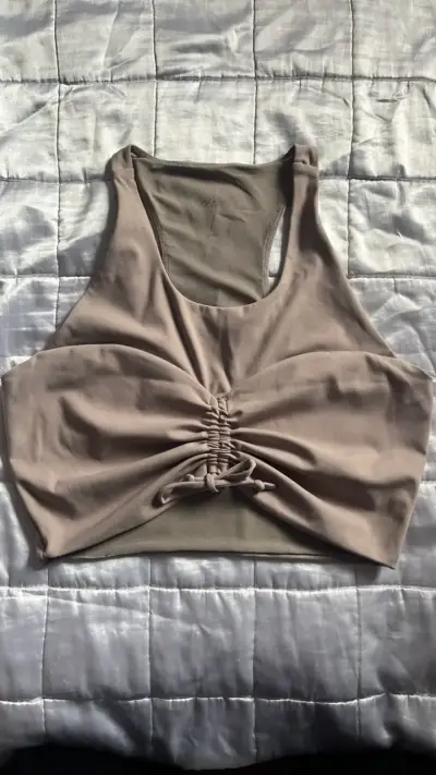 Top deportivo beige con fruncido marca mossino - miniatura 1