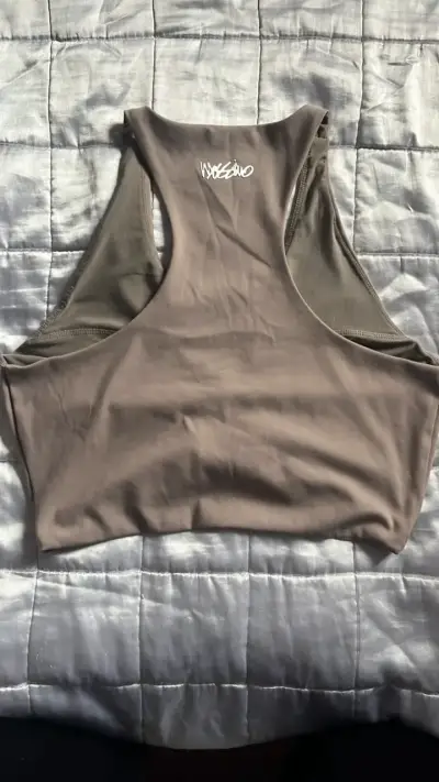 Top deportivo beige con fruncido marca mossino - miniatura 2