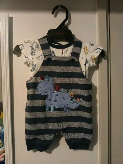 Conjunto de bebé con dinosaurios talla 3M - miniatura 2