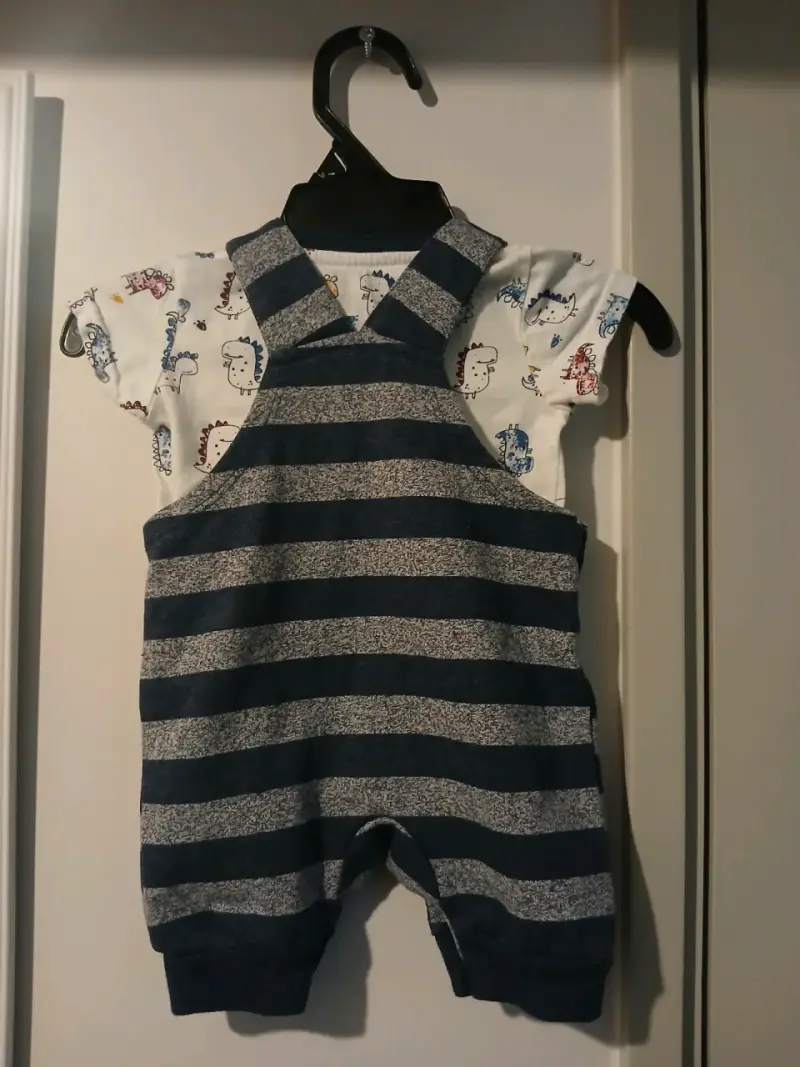 Conjunto de bebé con dinosaurios talla 3M - 3