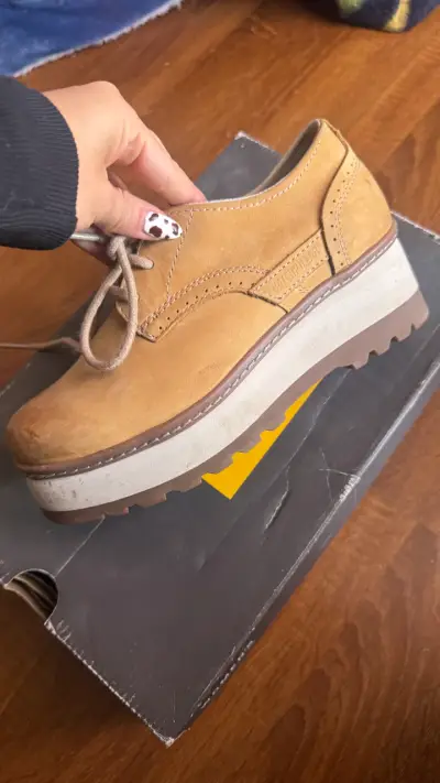 Zapatos de cuero Caterpillar para mujer con plataforma - miniatura 1